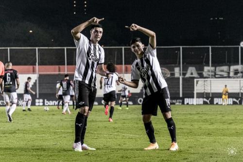 Libertad goleó en el debut de Morínigo