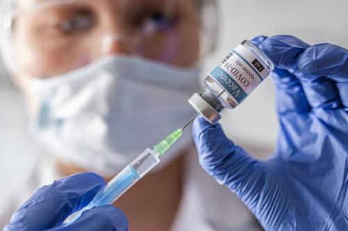 Senadores advierten negociado de farmacéuticas con vacunas