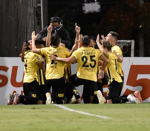 Guaraní supera a un Olimpia sin rumbo