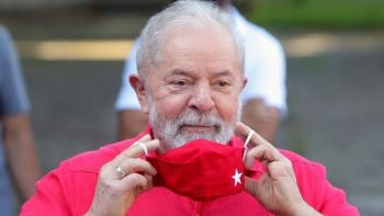 Un juez de Brasil revocó todas las condenas del expresidente Lula da Silva