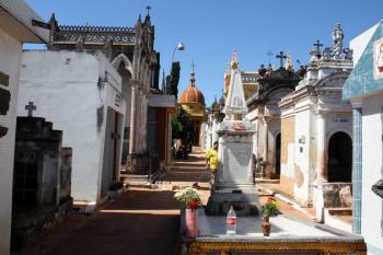 Cementerios de Asunción cerrarán desde este lunes