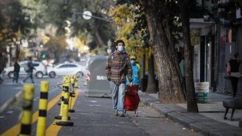 Covid-19: Amplían toque de queda y cierran escuelas en Argentina