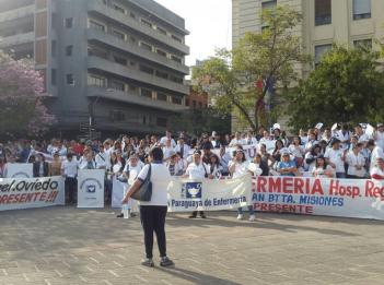 Gremios de enfermería protestan por falta de vacunas, insumos y contrataciones