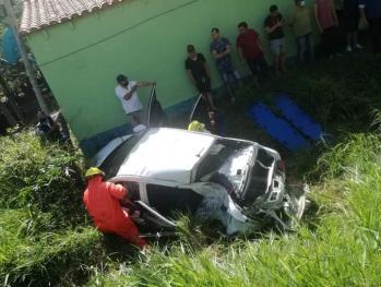Carapeguá: Aparatoso vuelco dejó un fallecido y dos heridos