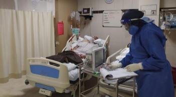 Ocupación de camas en hospitales supera el 100% con más de mil internados