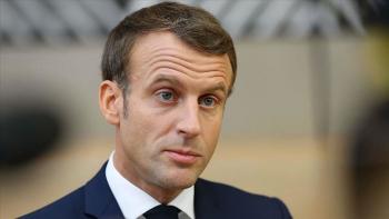 Presidente de Francia es abofeteado por un hombre