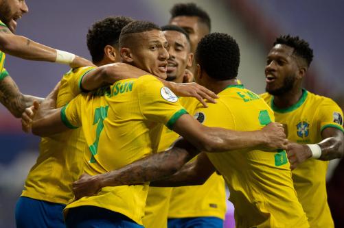 Brasil abre la Copa América con goleada