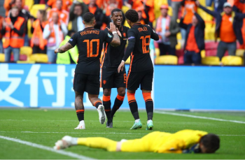 Holanda golea y clasifica con puntaje perfecto