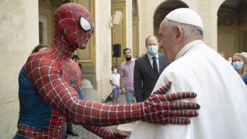 ¿Cómo reaccionó el Papa Francisco ante la visita inesperada de Spiderman?