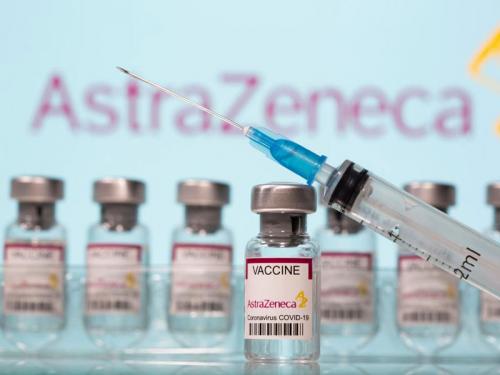 Autoridades aseguran dosis de AstraZeneca, mediante donación de España