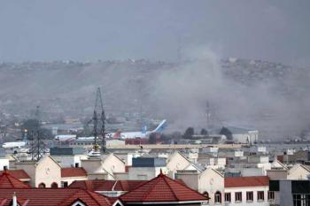 Kabul: Explosiones en medio de evacuaciones de estadounidenses y afganos