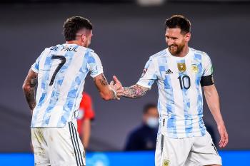 Argentina golea en el clásico rioplatense