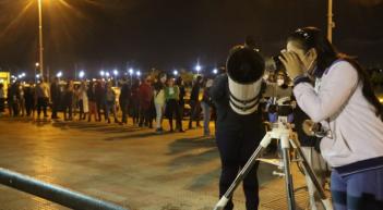 Espectáculo astronómico reunió a cientos de personas en la Costanera