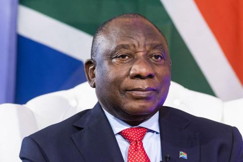 Presidente de Sudáfrica criticó las restricciones de viajes procedentes de su país