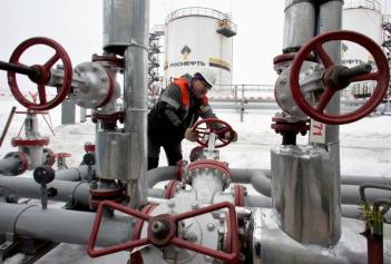 Vetar importación de petróleo ruso podría llevar “algunos meses”